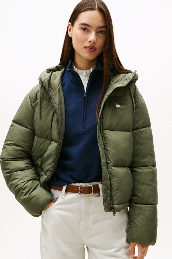 Tommy Jeans groene dames jas | Model vooraanzicht