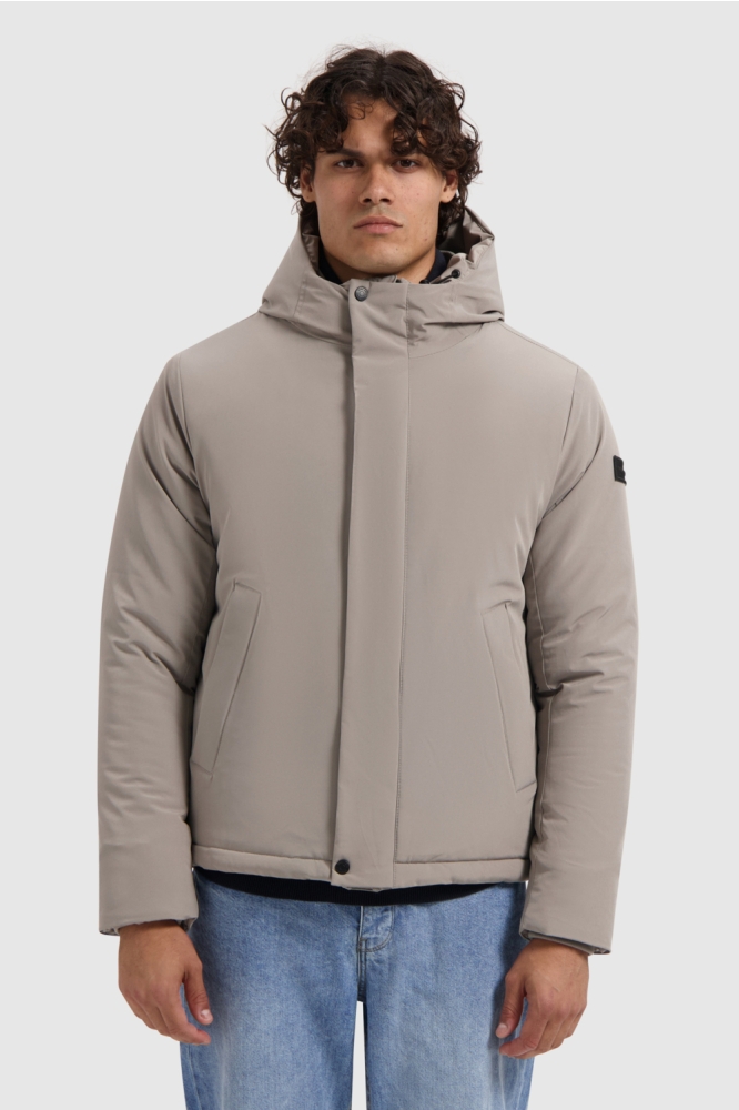 Pure Path grijze heren jas | Model vooraanzicht