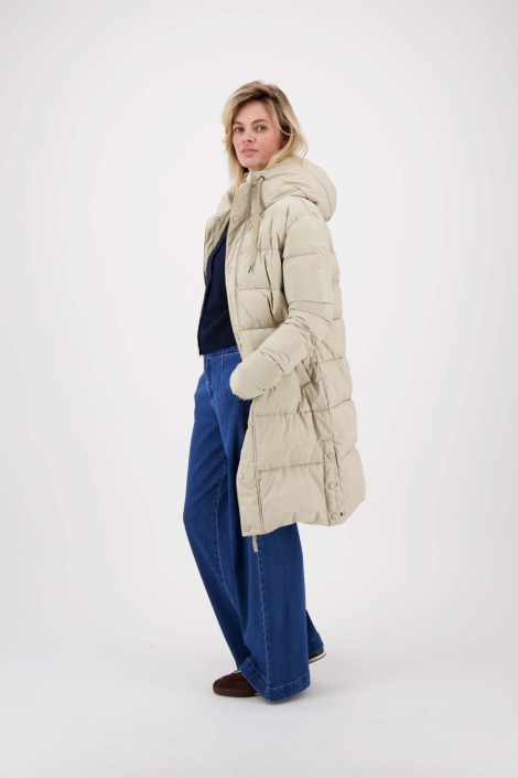 Zusss beige dames jas | Model zijaanzicht