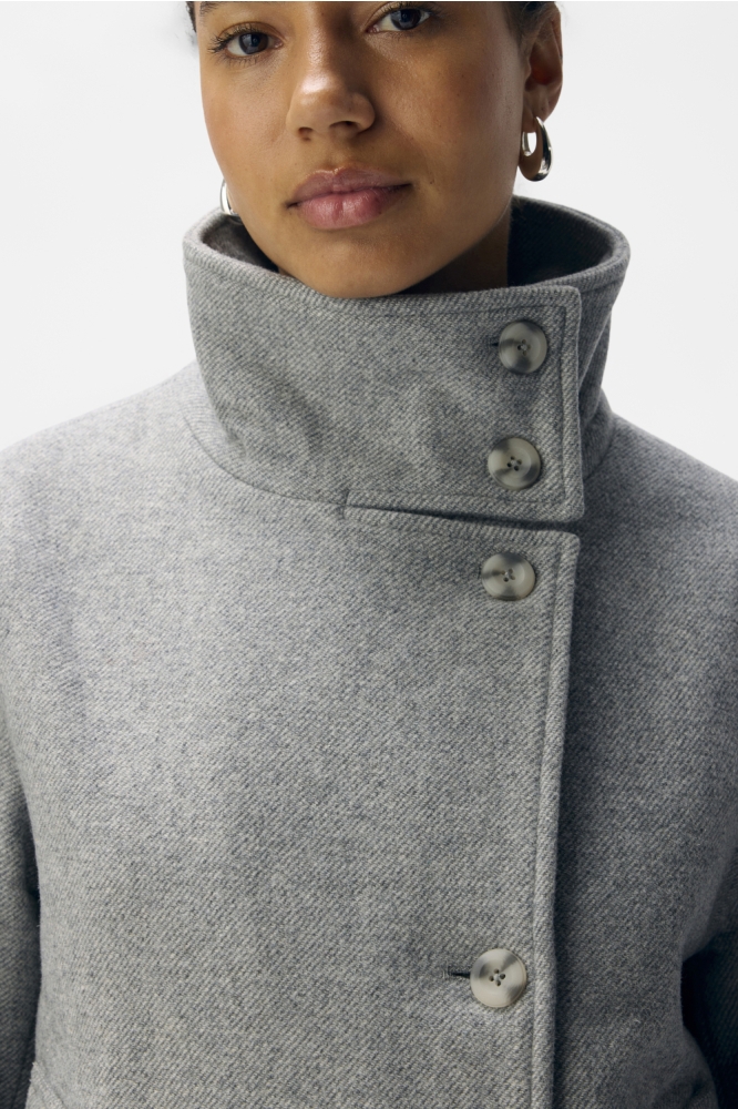 Object grijze dames jas | Close up