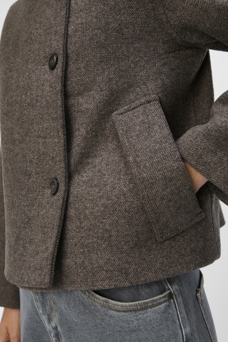 Object bruine dames jas | Close up