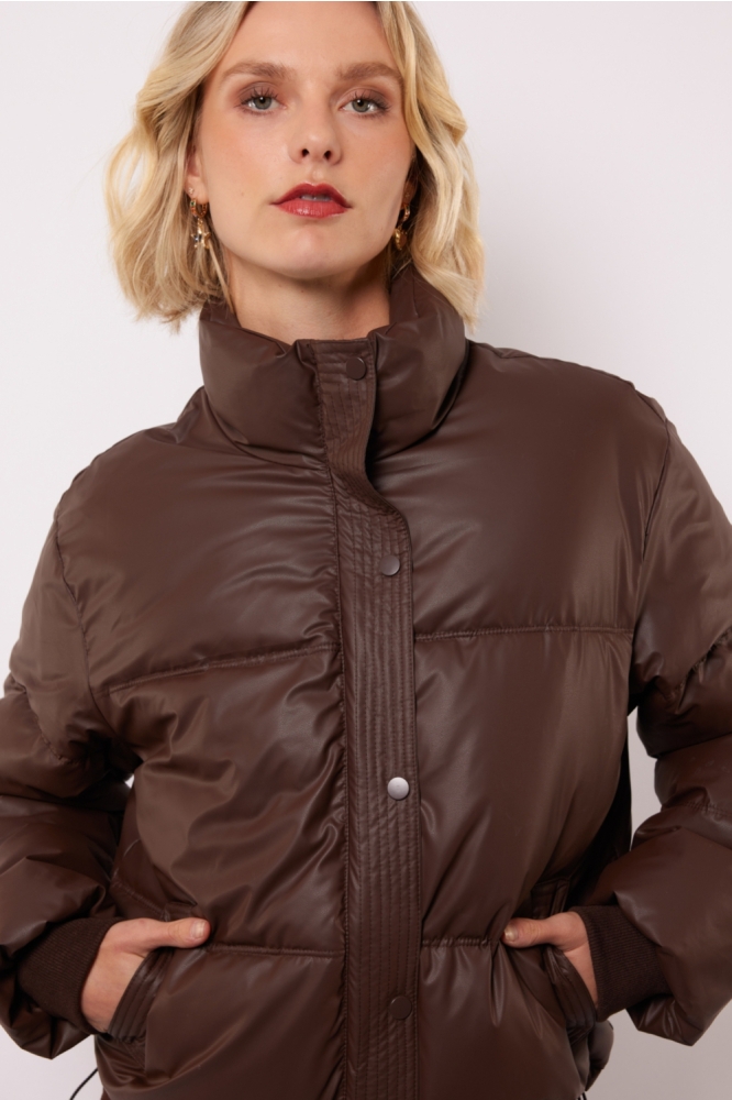Fluresk bordeaux dames jas | Model vooraanzicht