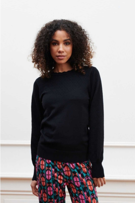Lofty Manner zwarte dames trui | Model vooraanzicht