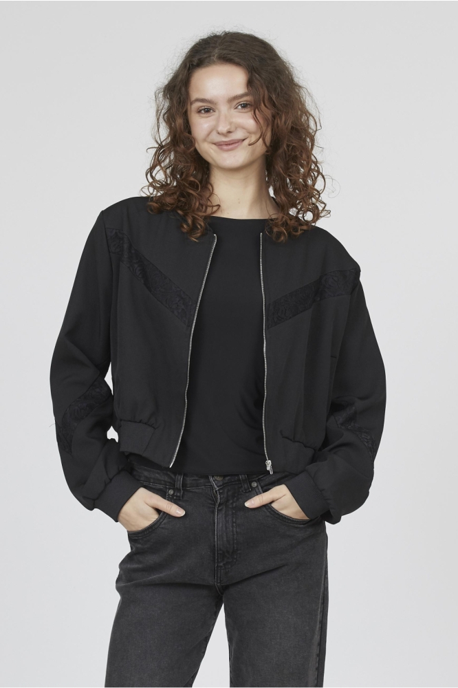 SisterS point zwarte dames jas | Model vooraanzicht