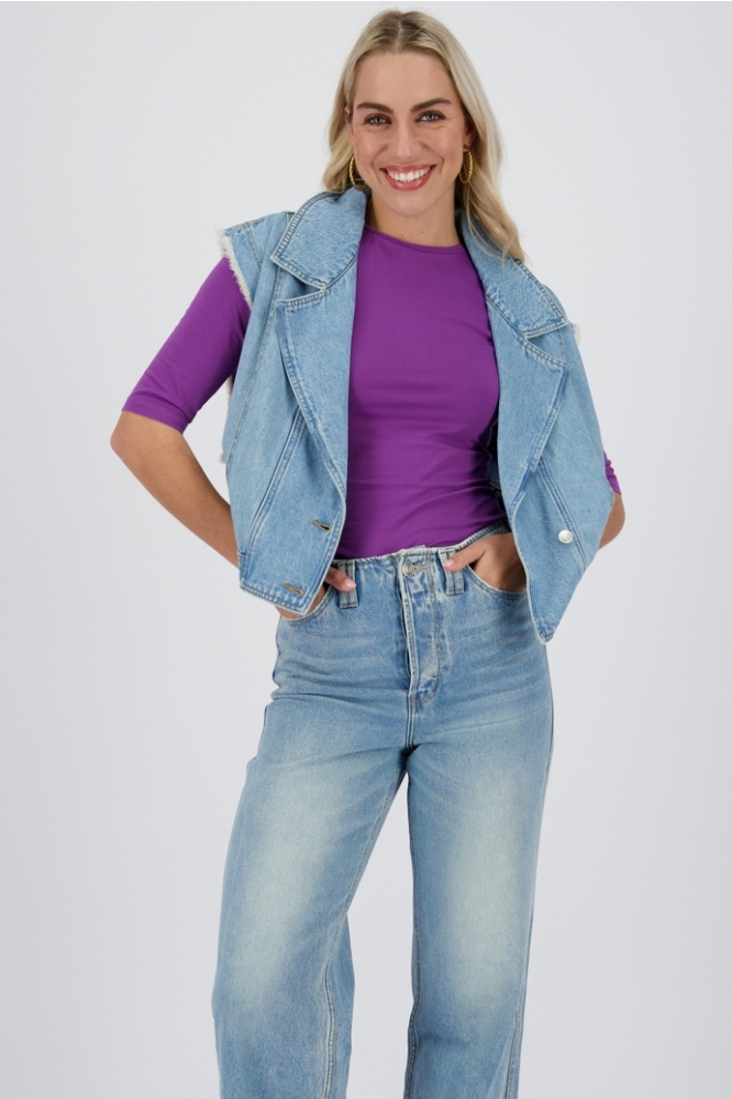 Raizzed blauwe dames gilet | Model vooraanzicht