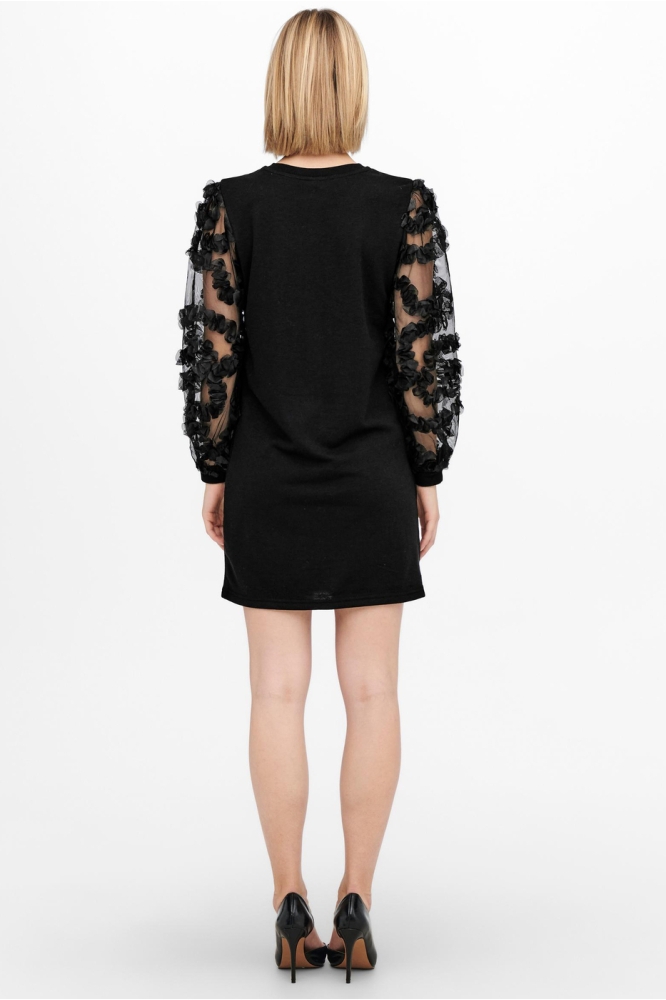 Jacqueline de Yong zwarte dames jurk | Model achteraanzicht
