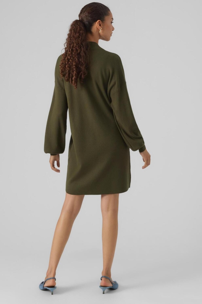Vero Moda groene dames jurk | Model achteraanzicht
