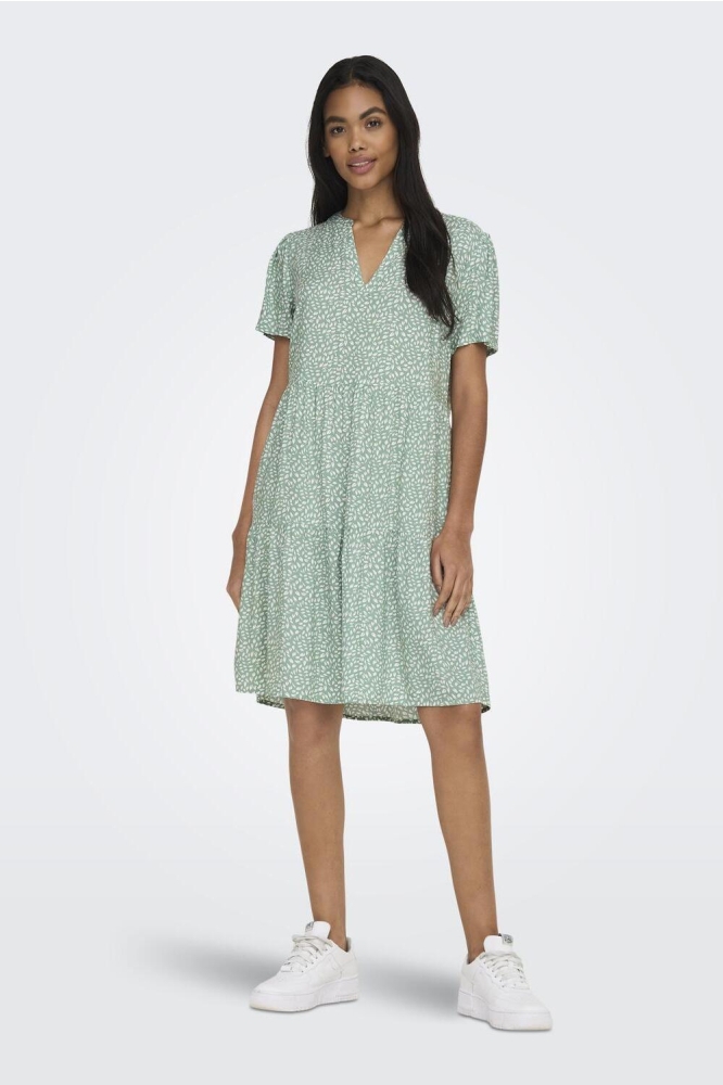 ONLZALLY LIFE S/S THEA DRESS NOOS P 15262674 CHINOIS GREEN/WHITE LEAF