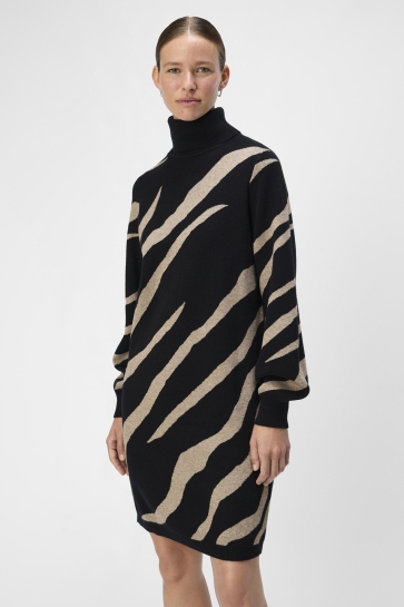 Object OBJRAY L/S KNIT ROLLNECK DRESS AOP 23041252 BLACK/ DESERT TAU