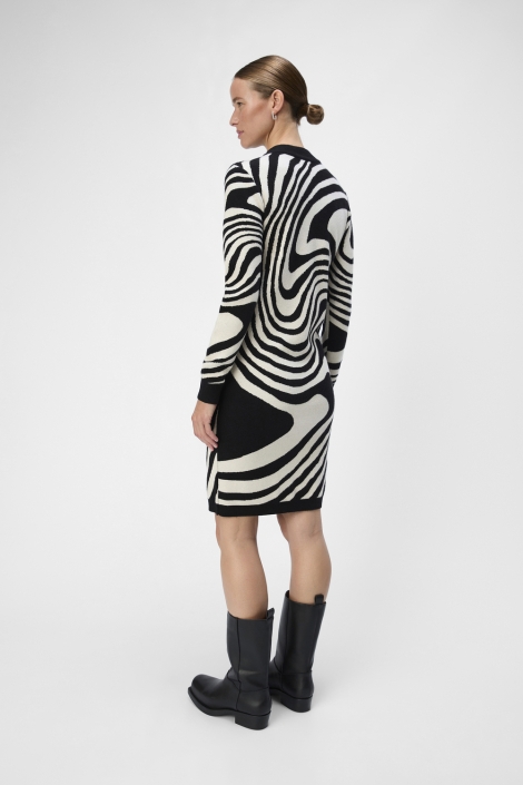 Object zwarte dames jurk | Model zijaanzicht