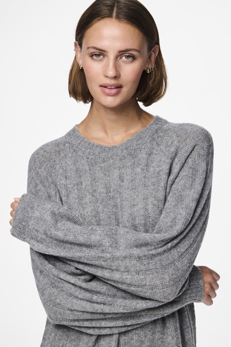 Pieces grijze dames jurk | Close up