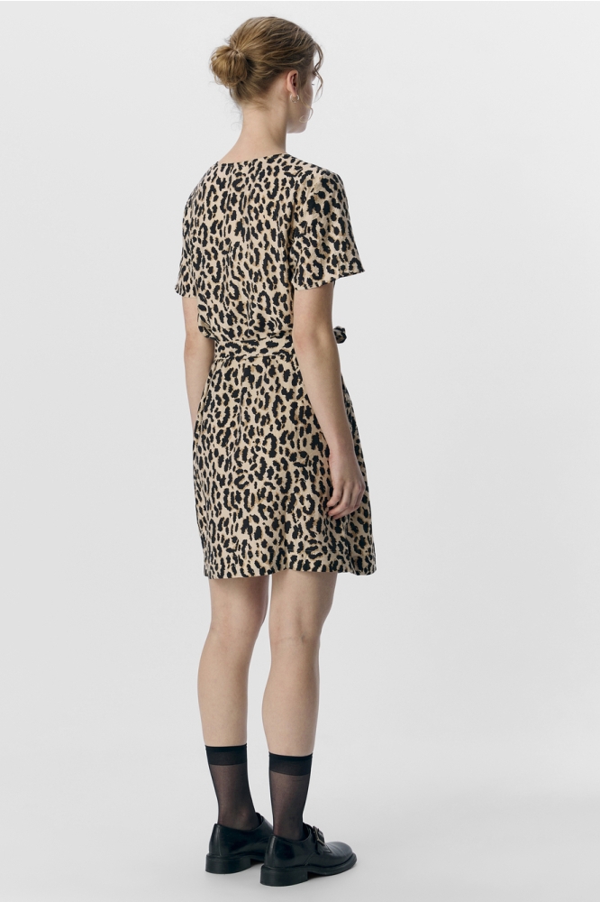 Object beige dames jurk | Model achteraanzicht