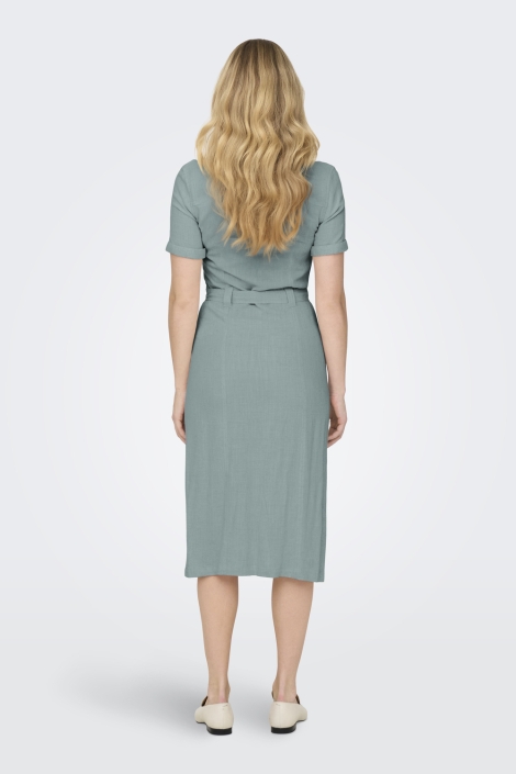 Only groene dames jurk | Model achteraanzicht
