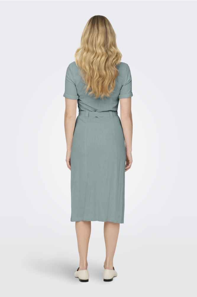 Only groene dames jurk | Model achteraanzicht