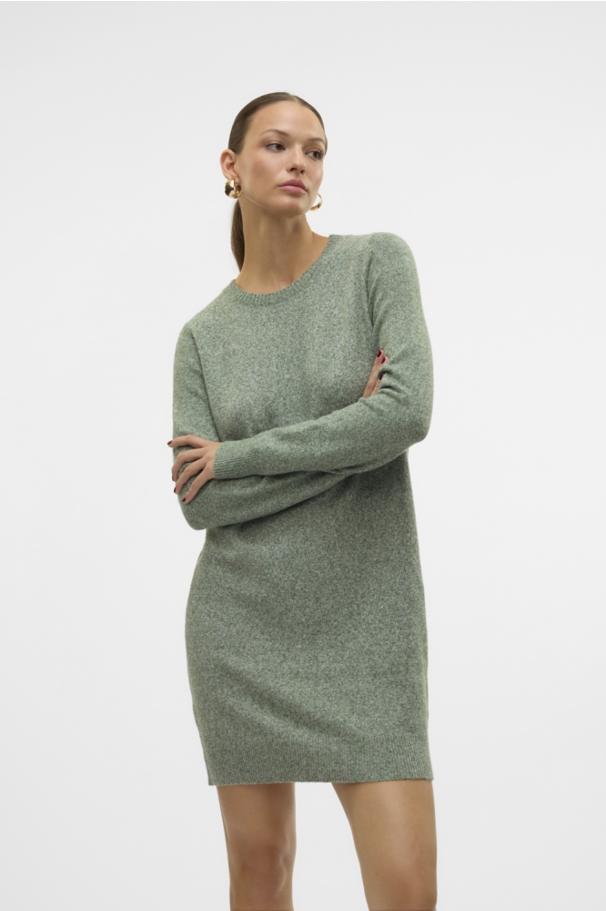 Vero Moda groene dames jurk | Model vooraanzicht