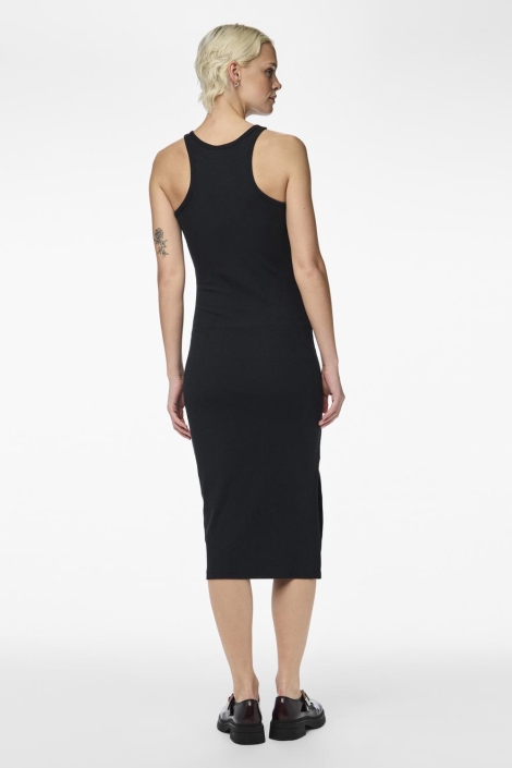 Pieces zwarte dames jurk | Model achteraanzicht