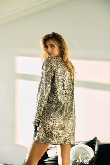Noisy may Jurk NMJESSY L/S MINI SEQUIN DRESS JRS 27035519 SILVER MINK/LEO SEQUIN
