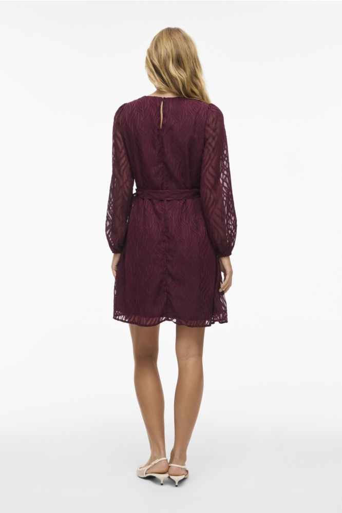 Vila bordeaux dames jurk | Model achteraanzicht