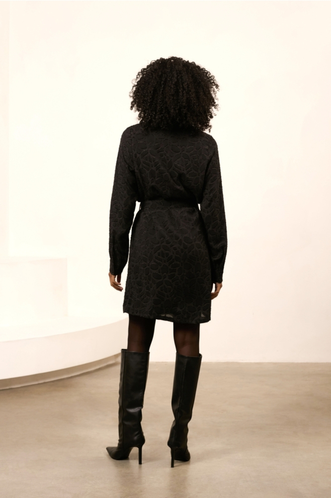 Lofty Manner zwarte dames jurk | Model achteraanzicht