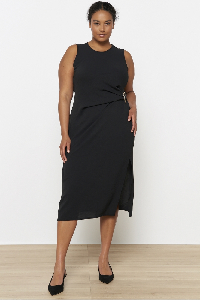 LolaLiza zwarte dames jurk | Model vooraanzicht