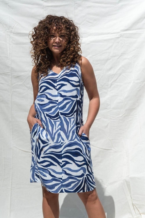 FOS Amsterdam blauwe dames jurk | Model vooraanzicht