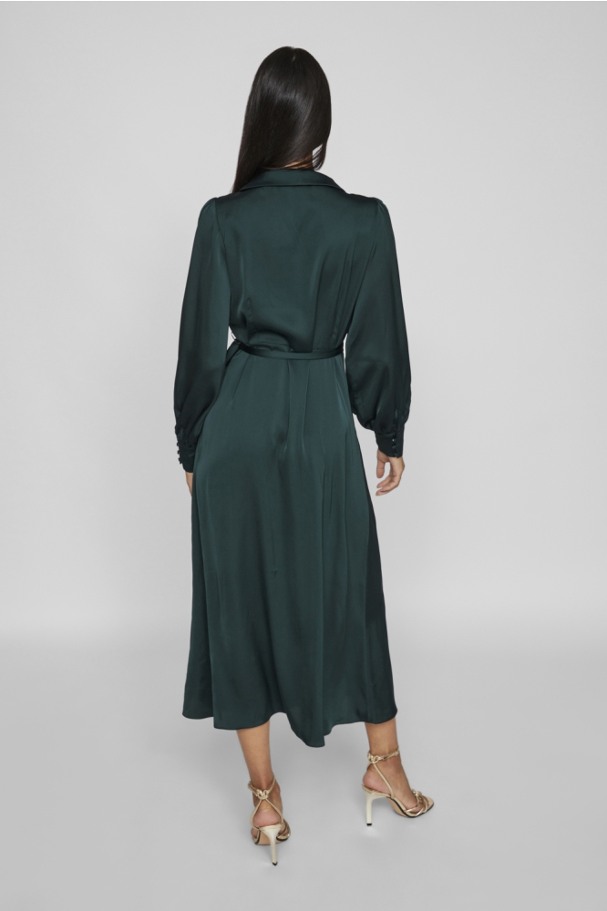 Vila groene dames jurk | Model achteraanzicht
