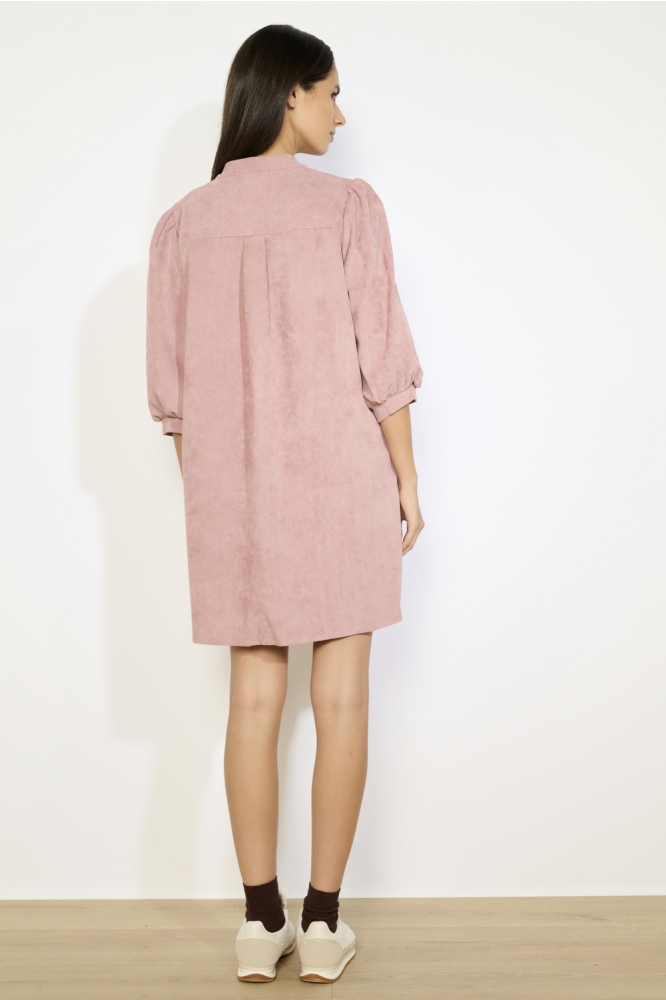 LolaLiza roze dames jurk | Model achteraanzicht