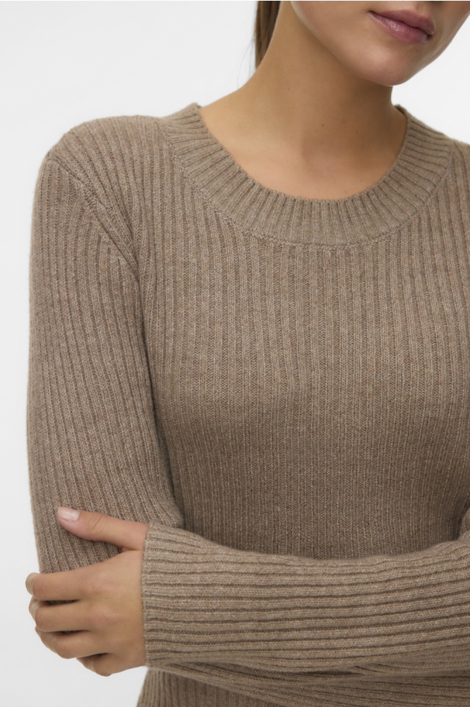 Vero Moda taupe dames jurk | Close up