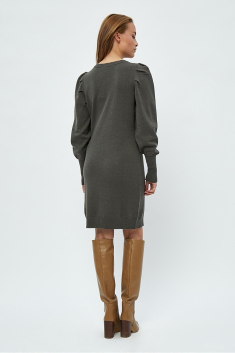 Peppercorn groene dames jurk | Model achteraanzicht