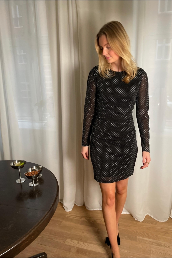 SisterS point zwarte dames jurk | Sfeerbeeld, In situatie