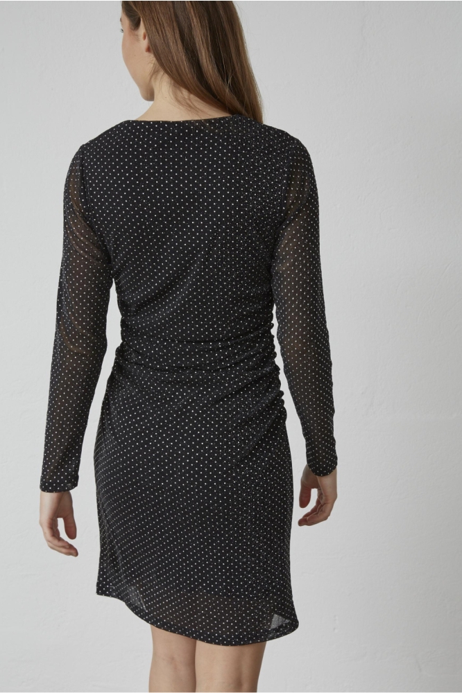 SisterS point zwarte dames jurk | Model achteraanzicht