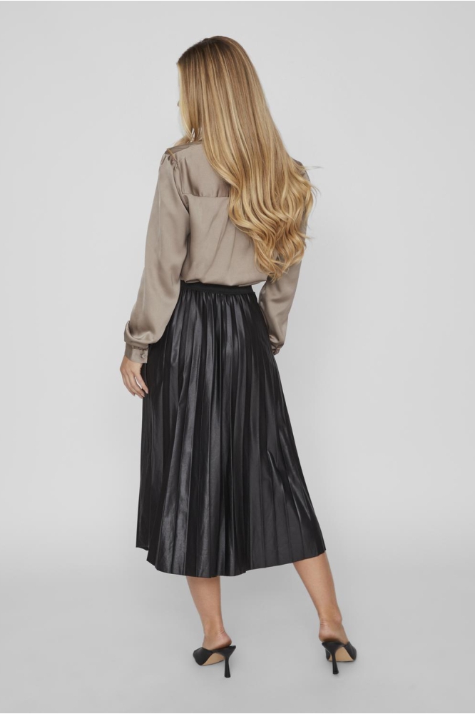 Vila zwarte dames rok | Model achteraanzicht