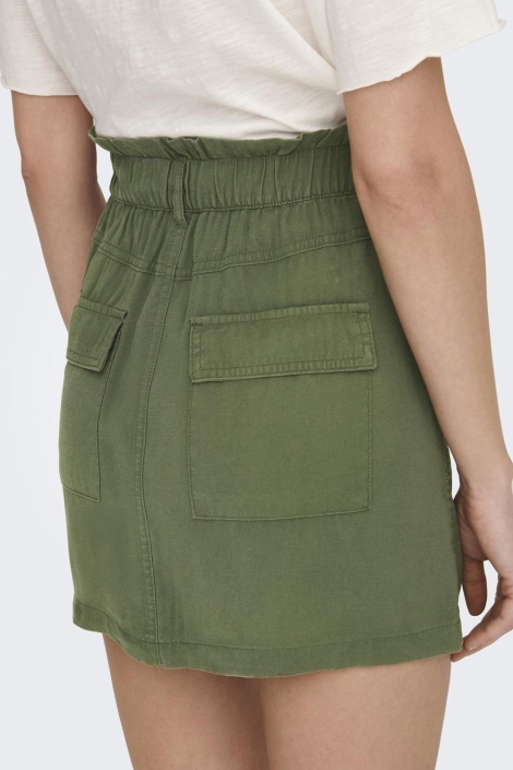 Only groene dames rok | Model achteraanzicht