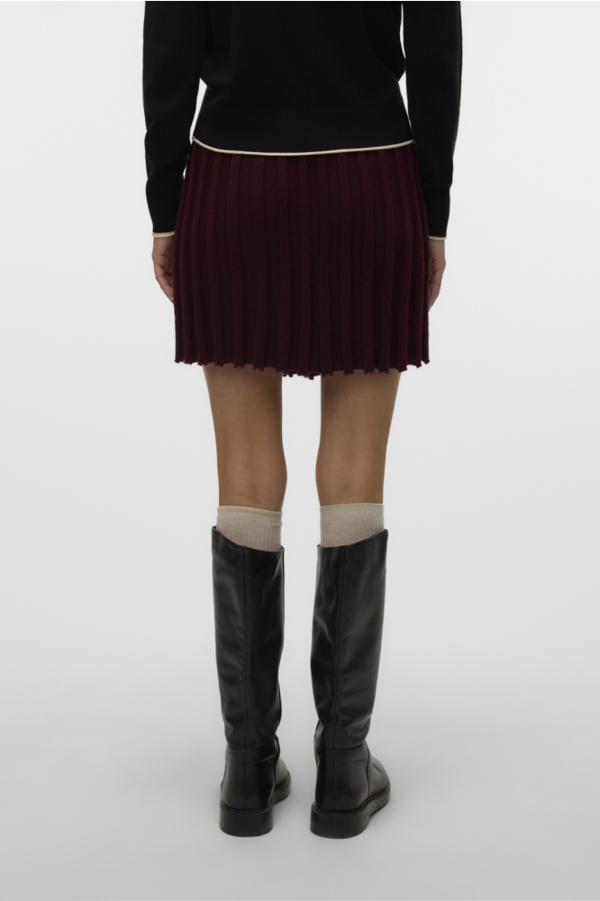 Vero Moda bordeaux dames rok | Model achteraanzicht