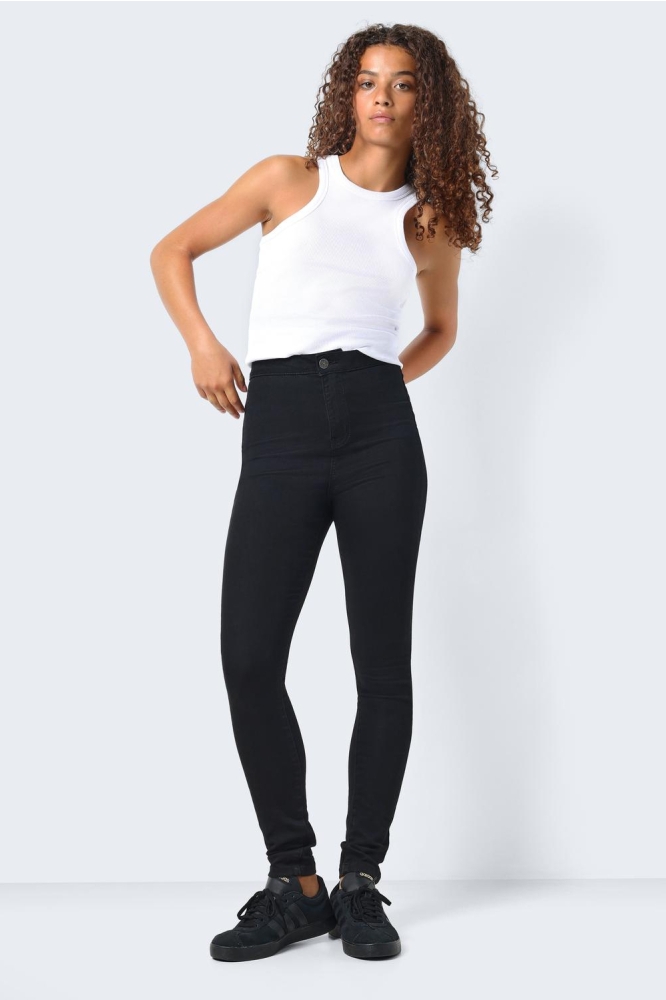 Noisy may zwarte dames jeans | Model vooraanzicht