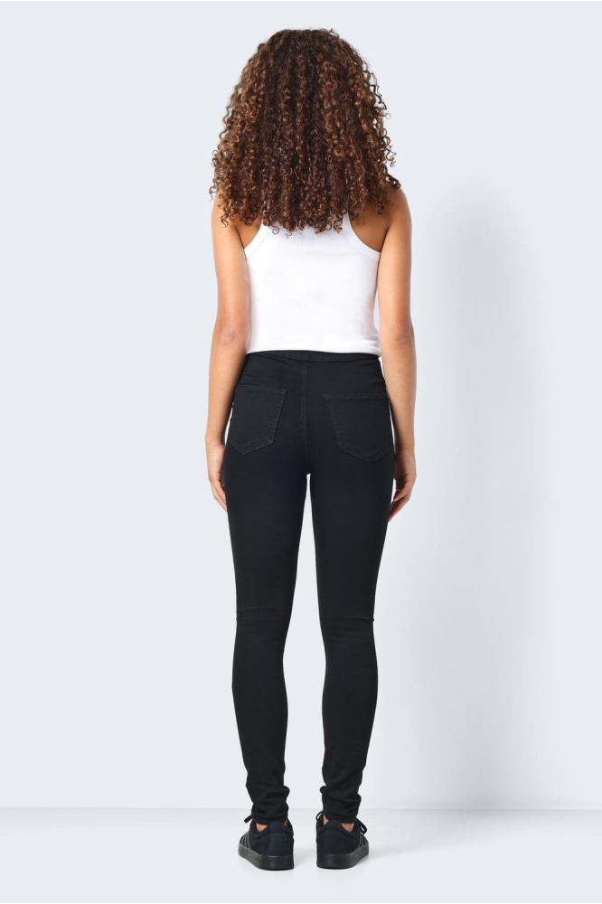 Noisy may zwarte dames jeans | Model achteraanzicht