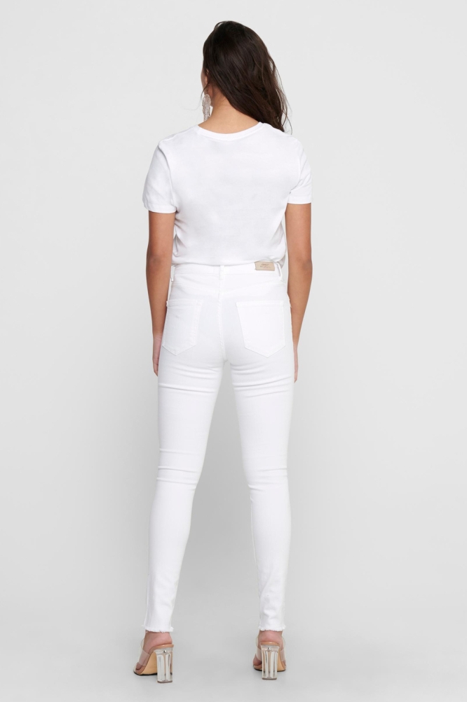 Only witte dames jeans | Model achteraanzicht