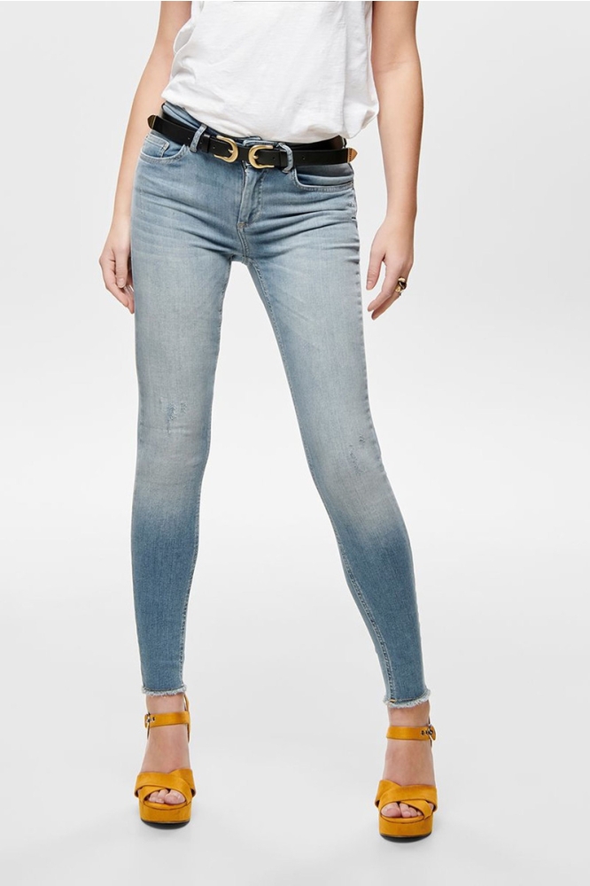 Only blauwe dames jeans | Model vooraanzicht