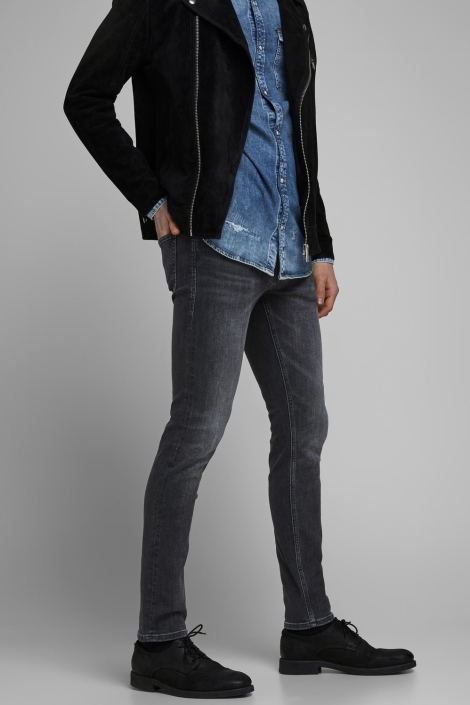 Jack & Jones zwarte heren jeans | Model