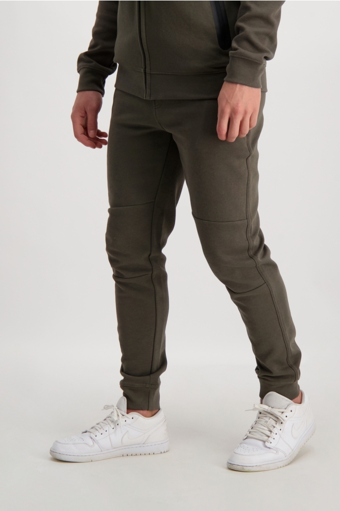 Cars groene heren broek | Model vooraanzicht