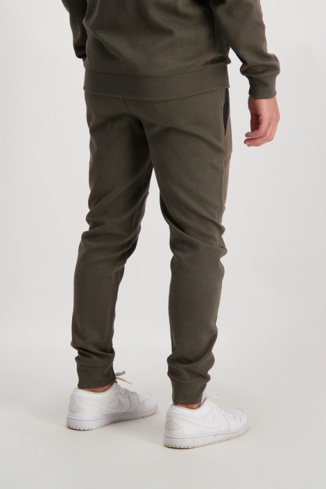 Cars groene heren broek | Model achteraanzicht