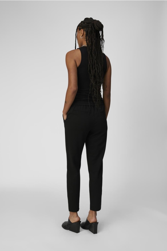 Object zwarte dames broek | Model achteraanzicht