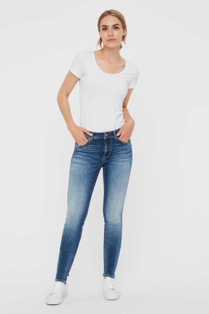 Vero Moda blauwe dames jeans | Model