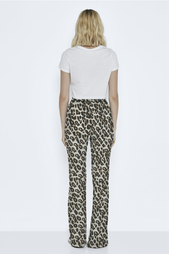 Noisy may beige dames broek | Model achteraanzicht