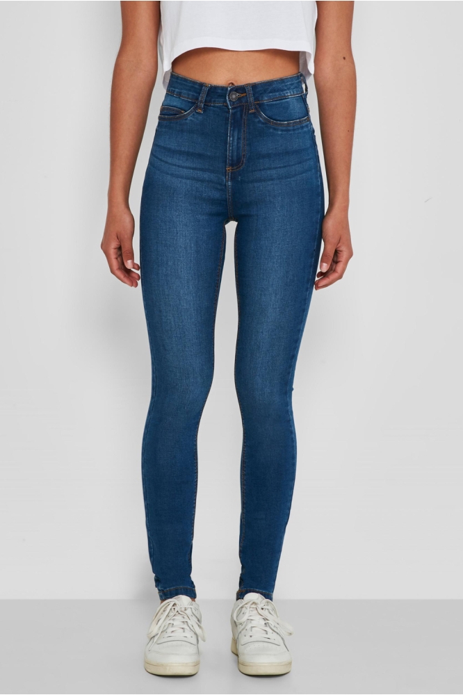 Noisy may blauwe dames jeans | Model vooraanzicht