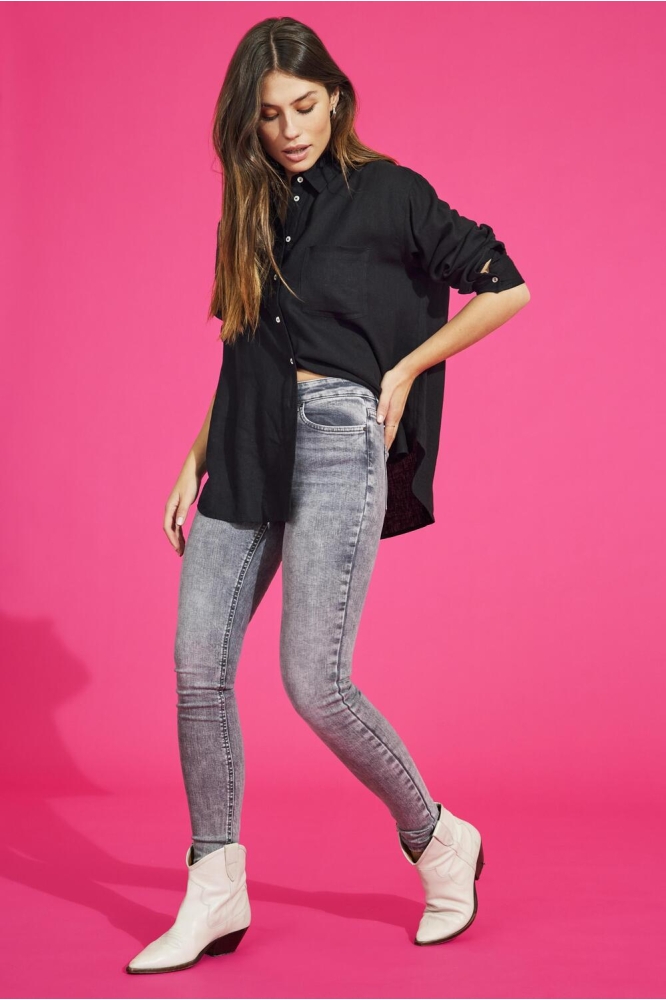 Only grijze dames jeans | Sfeerbeeld, In situatie