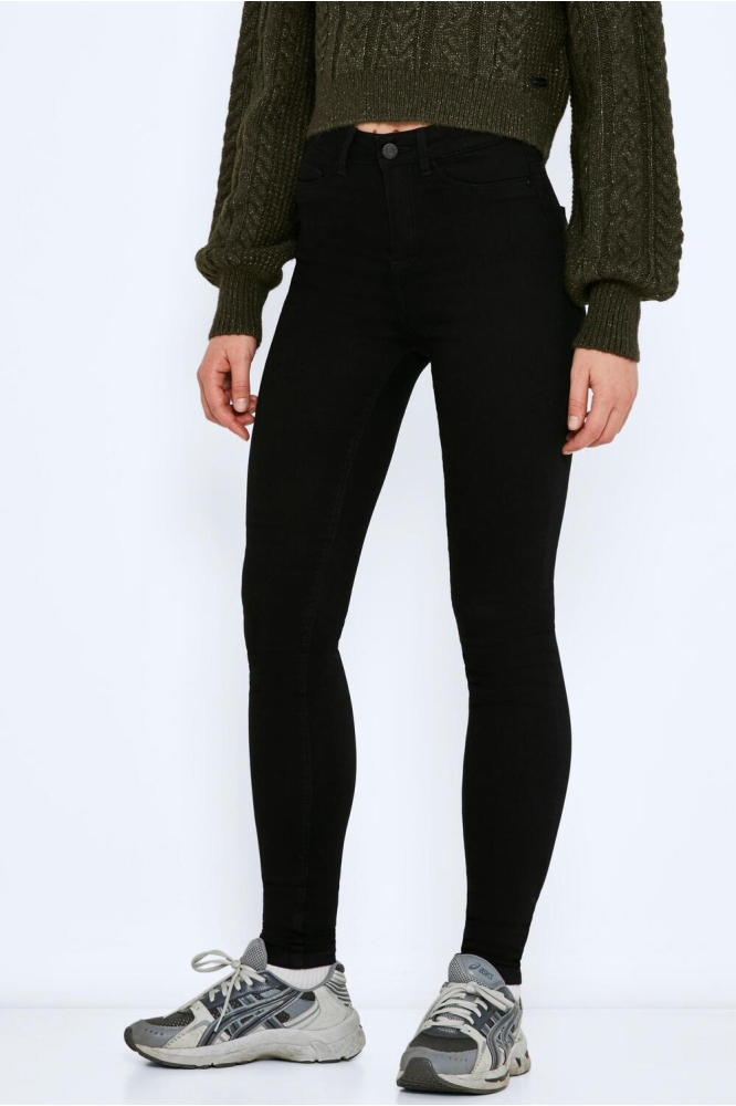 Noisy may zwarte dames jeans | Model vooraanzicht