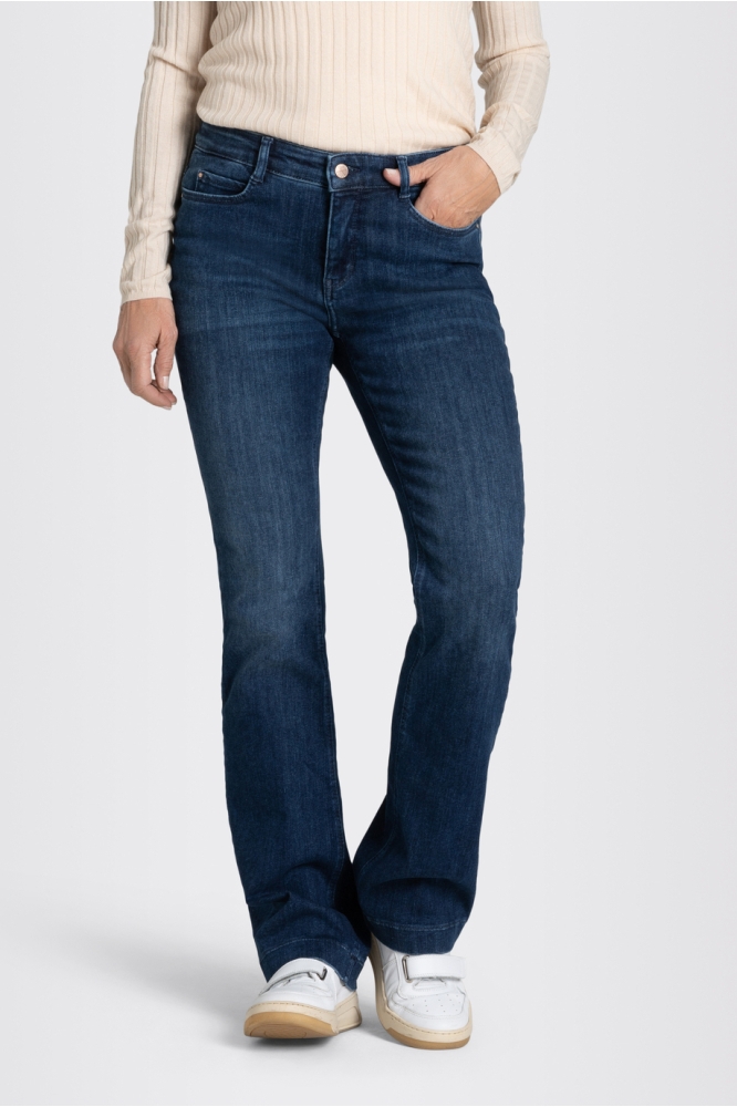 Mac blauwe dames jeans | Model vooraanzicht