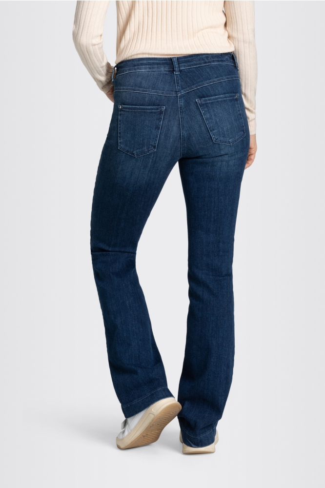 Mac blauwe dames jeans | Model achteraanzicht