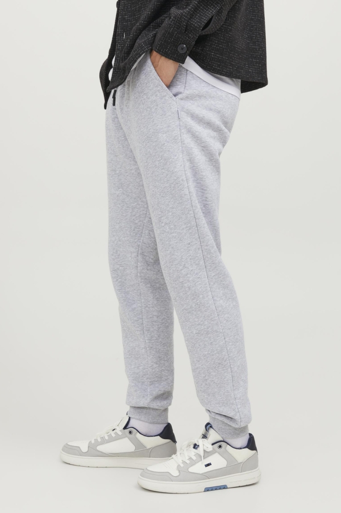 Jack & Jones grijze heren broek | Model zijaanzicht